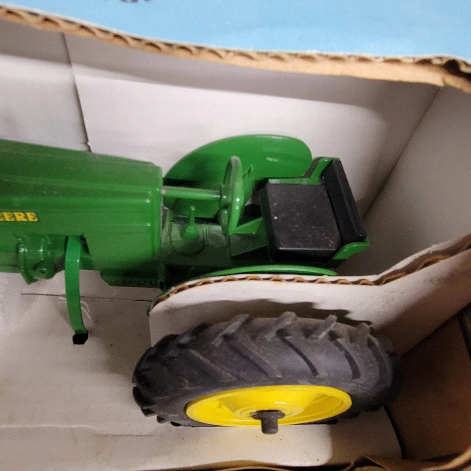 Винтажный литой трактор Speccast масштаб 1/16 John Deere MT зеленый/желтый - Изображение 4 из 4