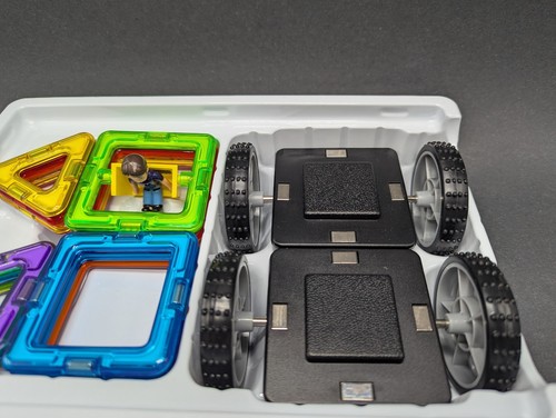 Magformers WOW Set 16 Piece Vehicle Set Line (63094) - Picture 5 of 7