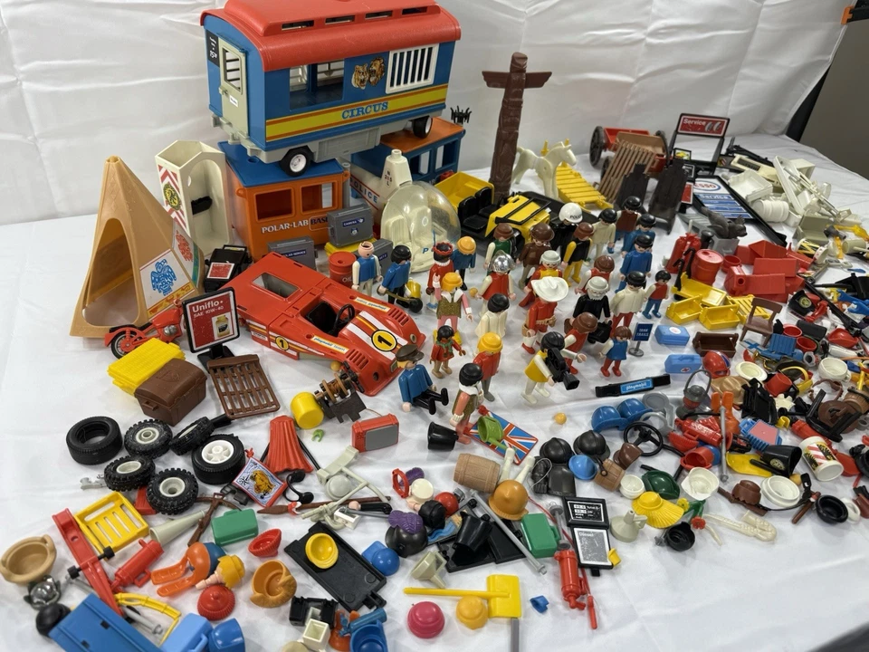 Gran Lote Vintage de Estatuillas Playmobil, Accesorios y Más Foto 2 de 4