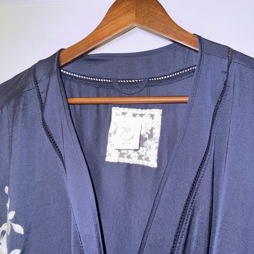 Anthropologie Eloise Lune bestickter Morgenmantel XS/S EUC ** fehlende Schärpe ** marineblau geblümt - Bild 8 von 10