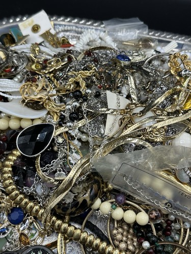 8 Lbs 2 Oz Vintage to Now JEWELRY LOT Craft Resale Medium Flat Rate Box #B23 - Picture 10 of 21