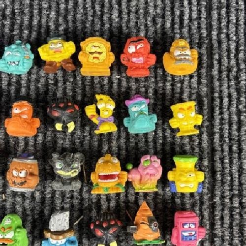 Grocery Gang Lot of 40+ Pieces Huge Lot Includes Various Figures - Picture 4 of 8