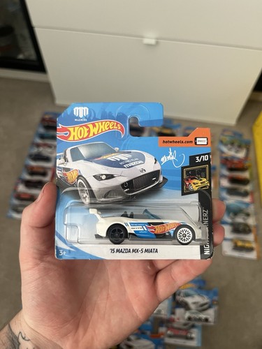 Hot Wheels 2018 #40 '15 Mazda MX-5 Miata Nightburnerz Mad Mike Short Card
