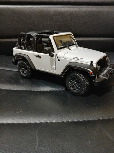 Jeep Wrangler 2014 White Willy's 1:18 Maisto Auto Stradali Die Cast Modell