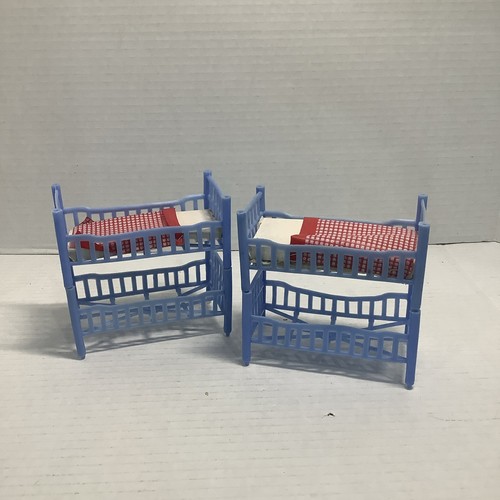 2 anciens lits superposés amovibles en plastique pour bébé maison de poupée Hong Kong bleu pâle - Photo 1 sur 5