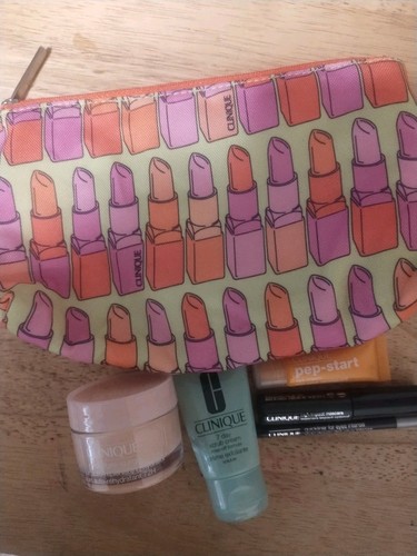 Clinique Cosmetic Bag With 5 Products - Picture 1 of 7