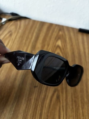 lunettes de soleil prada - Photo 1/3