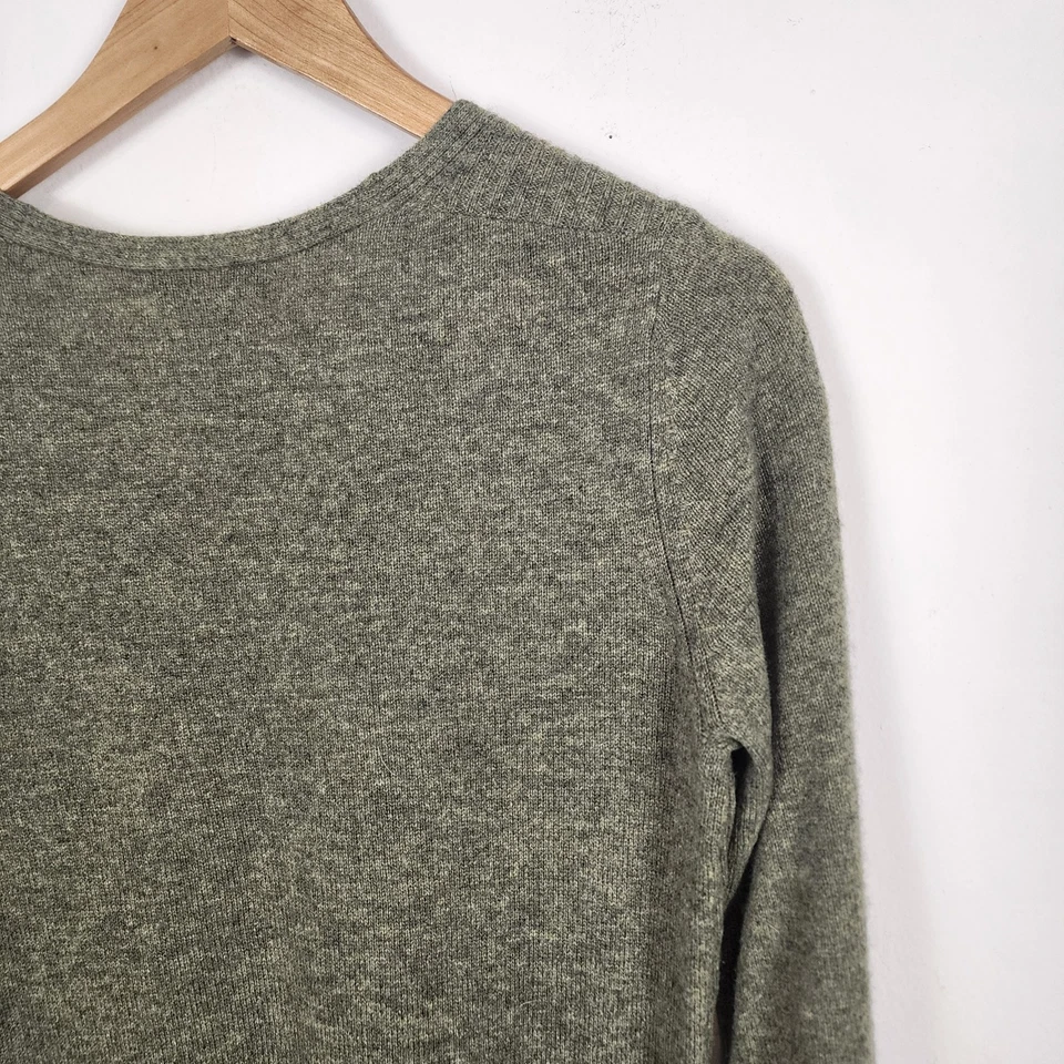 Suéter de malha Griff cashmere verde gola V feminino tamanho pequeno - Imagem 4 de 4