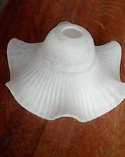 Abat-jour "tulipe" en verre dépoli blanc 22 cm