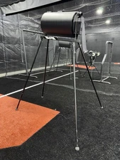 New Spin Ball Barrel Ball Feeder