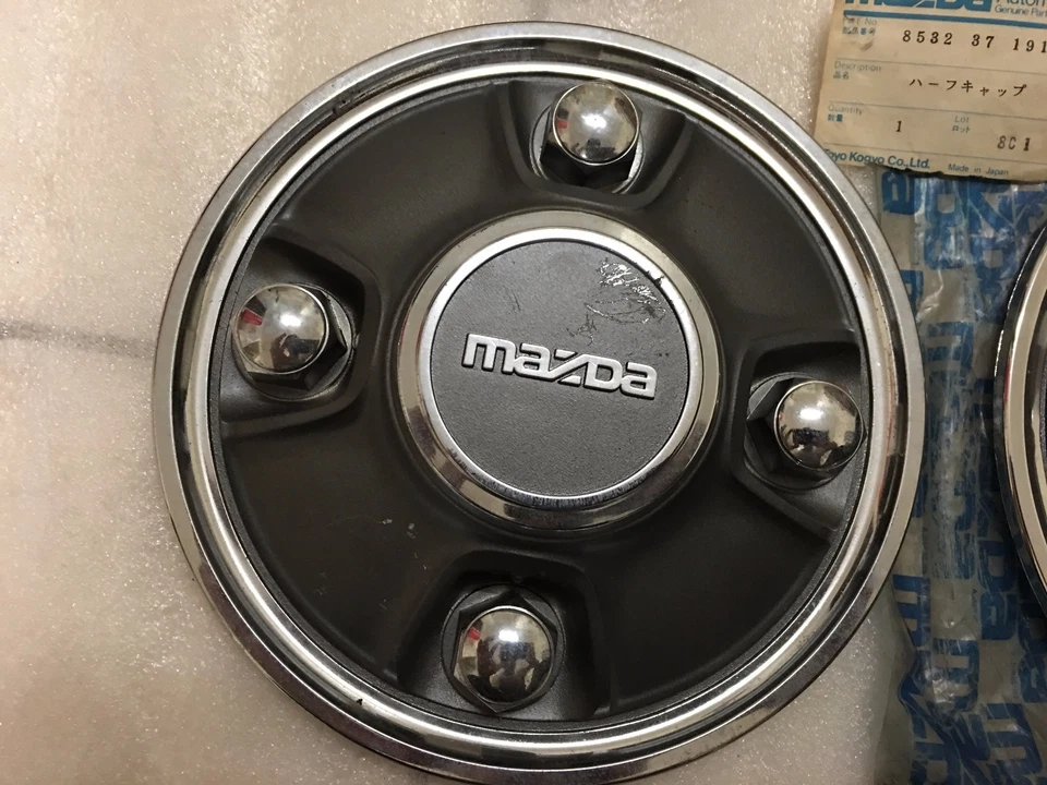 马自达 323 GLC Bug 眼轮盖 (NOS) — 第 3/4 张图片