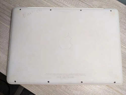 Macbook White 13" 2.26ghz 8gb ram, 128gb ssd Late 2009 - Picture 7 of 9
