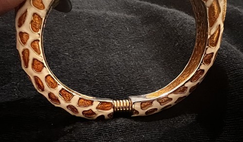 Beautiful Vintage KENNETH JAY LANE KJL Tan Giraffe Enamel Bangle Bracelet ^ - Picture 9 of 18