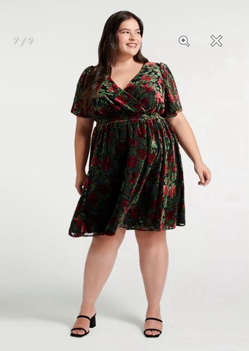 ModCloth NWT Flutterly Fabulous Pointsettia and Bows A-Line Dress - Size Medium - Picture 7 of 9