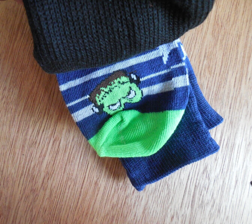 NEW Package of 3 Men’s sz 6-12 "SOCK HUB" Halloween Crew Socks - Picture 3 of 3
