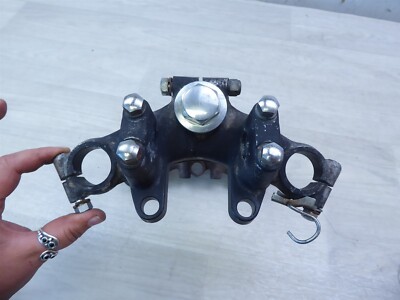 1977 Kawasaki KZ400 K447) triple tree steering stem clamp