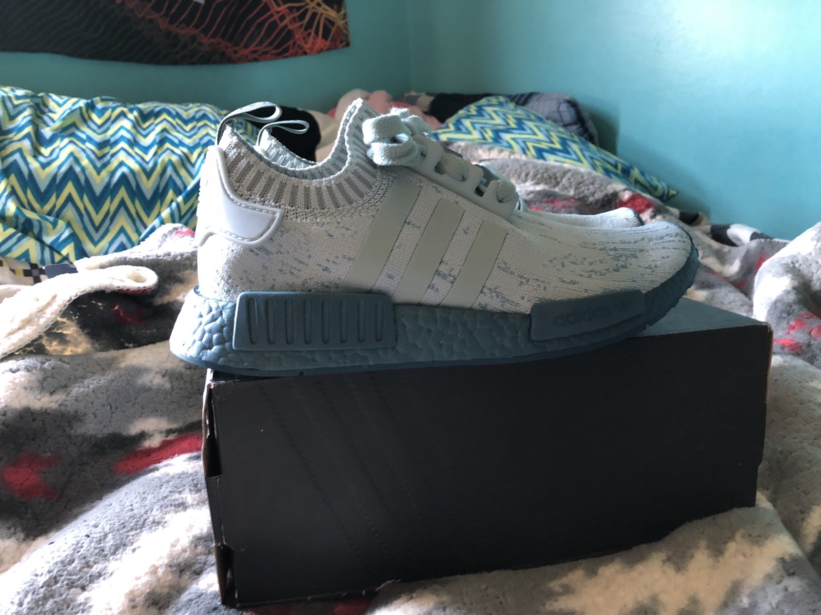 Adidas NMD_R1 Primeknit Women’s Size 10/Men’s 8.5 Sea Crystal CG3601 Adidas NMD_R1 Primeknit Women’s Size 10/Men’s 8.5 Sea Crystal CG3601
