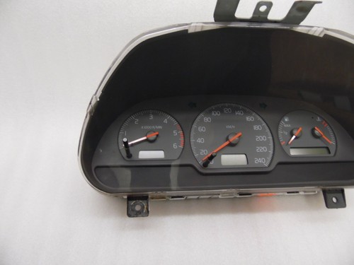 Volvo S40 Tacho Tachometer Kombiinstrument instrument cluster 30889704 - Picture 2 of 9