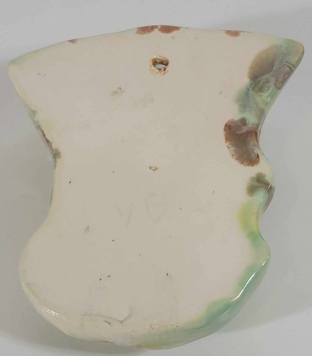 Vintage Australian Studio Pottery Stylised Gumleaf Wall Vase Signed V B c 1930 - Picture 5 of 6