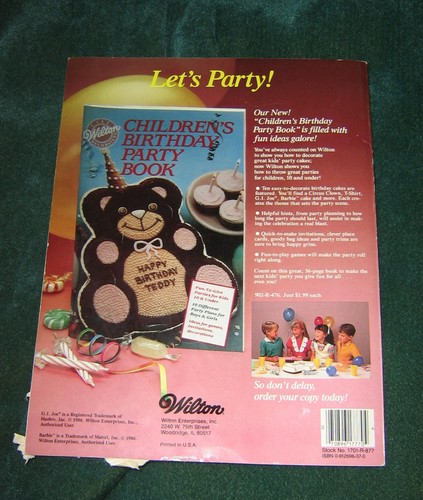 WILTON CAKE DECORATING BOOKS  - SOFT COVERS - 1970'S & 80'S - Picture 3 of 10