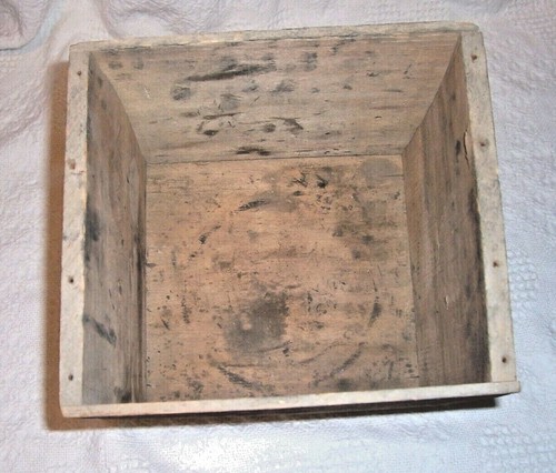 (A105) VINTAGE - WHITE MULE SWEET TWIST WOODEN TOBACCO BOX - Picture 4 of 6