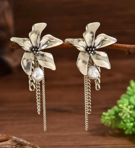 Silver Flower Jumbo Earrings Chain Faux Pearl Zara Garden Floral Jewelry NEW - Bild 2 von 10