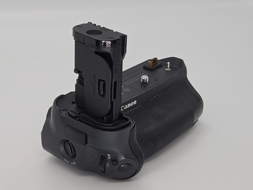 Canon EOS R 30.3MP Mirrorless Camera - Body Only w/BG-E22 Battery Grip DS126721 - Picture 16 of 22