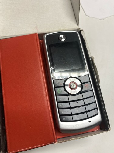 MOTOROLA W230 Mobile Phone Old Stock Rare collectors MOBILE PHONE cell GSM 1 - Photo 3 sur 3