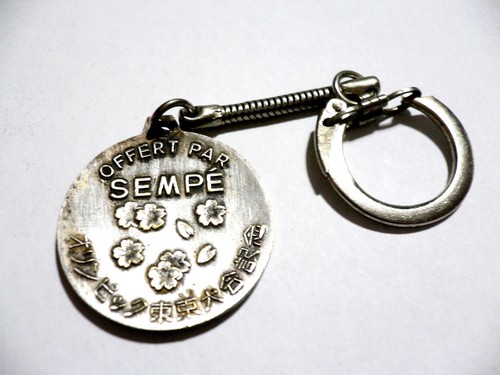 1964 Olympic Games Tokyo ORIGINAL Old Keychain OFFERT PAR SEMPE RARE!!