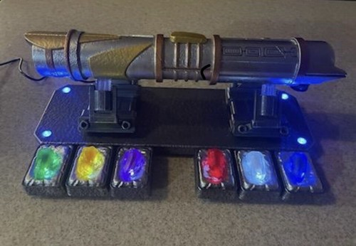Star Wars Galaxy Edge’s Color Cambiante Sable de Luz Soporte de Exhibición PAQUETE - Imagen 4 de 19