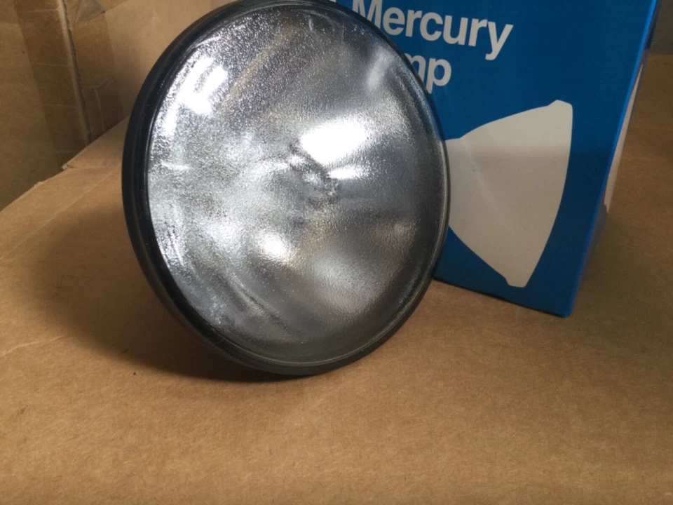 Sylvania  H44GS-100, 100 Watts AD Medium Skirted Screw Base Spot Free Shipping  - Image 3 of 4