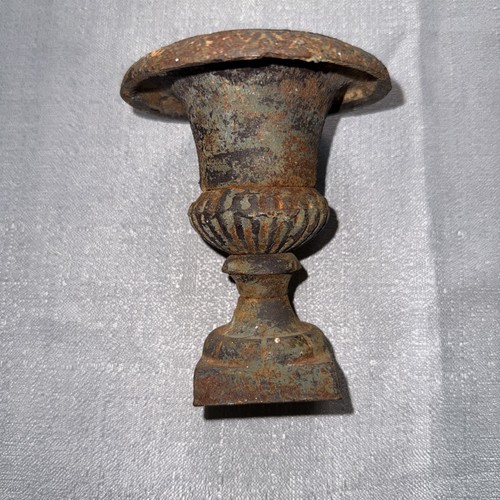 Small Cast Iron Neoclassical Mini Urns, France early 20th C. - Picture 3 of 8