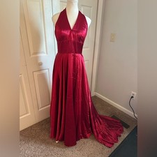 SHERRI HILL MAROON SILKY MATERIAL HALTER OPEN LEG SLIT FORMAL DRESS - Size 8