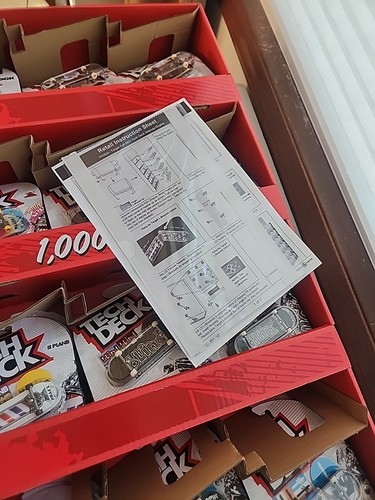 Nuevo Expositor de Mazo Tecnológico de Caja Abierta con Expositor de Cartón y Monopatines Completo  - Imagen 6 de 16