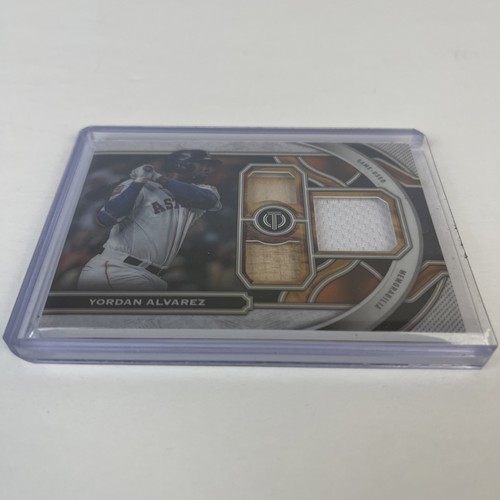 Carta reliquia tripla toppa 2023 Topps Tribute Yordan Alvarez 190/199 F330 Astros - Foto 2 di 7