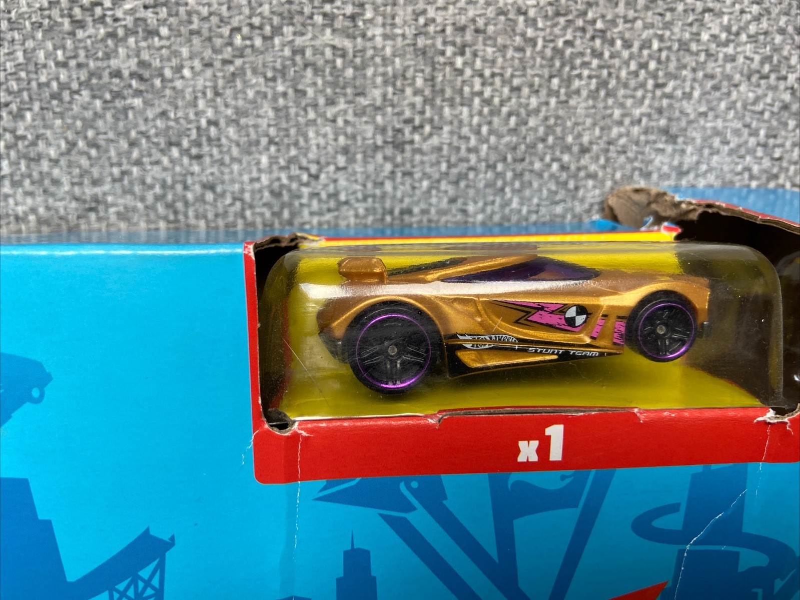 Picture 2 of 9
