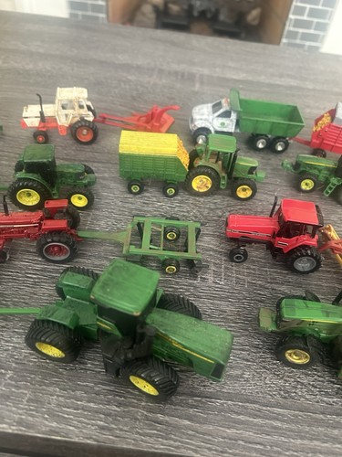 23 Stück Ertl Case & John Deere Traktoren mit Pflügen, Anhänger. - Bild 9 von 11