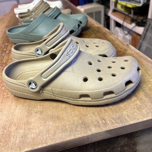 Lot of 4 pairs women's Crocs Size 7 beige,  7 green , white (8-10) and  7 Beige - Picture 12 of 15