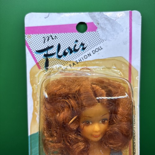 Ms. Muñeca de moda Flair 11,5" de Totsy - Pelo naranja pardusco, traje de baño azul - Nueva en paquete - Imagen 2 de 8