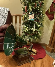 VICTOR III TOTALLY RESTORED CHRISTMAS PHONOGRAPH