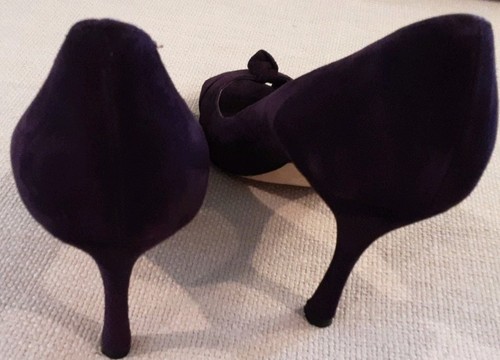 MANOLO BLAHNIK - "Raisen 822" (viola profondo) décolleté a punta scamosciata nuove senza scatola - taglia 38,5/8,5 - Foto 5 di 10