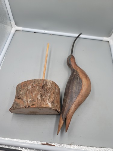 Handgeschnitzter Sandpfeifer Küstenvogel signiert HW mit Ständer - Bild 14 von 15