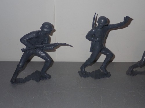 7x 1960s Marx 6" German Soldiers, 6 Poses, WWII, #6 - Picture 4 of 12