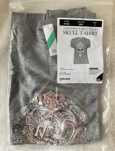 ALEXANDER McQUEEN @ V&A Grey & Pink Skull T-Shirt (NEW) Small Fitted - Picture 7 of 7