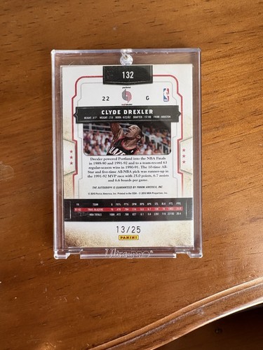 2009-10 Classics Significant Signatures Clyde Drexler SSP RARE 13/25 AUTO  - Picture 4 of 5