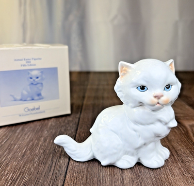 Vintage 1988 Goebel W. Germany White Cat Blue Eyes Easter Figurine