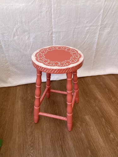 Painted Wooden Stool / Plant Stand / Side Table Coral White Stencil Cottagecore - Picture 1 of 14