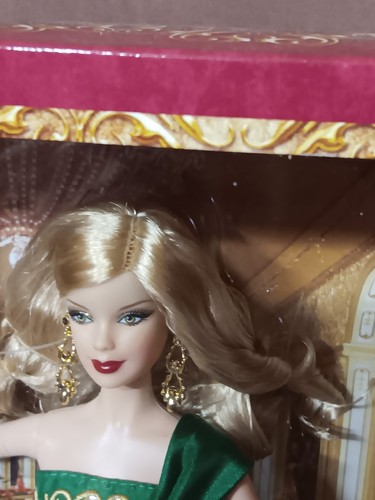 NRFB 2011 Holiday Barbie Doll Blonde Hair Hazel Eyes Green Dress - Picture 2 of 3