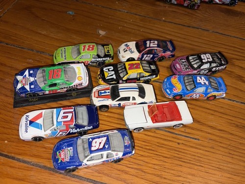 Lotto Hot Wheels & Revell NASCAR pressofusi - Foto 1 di 3