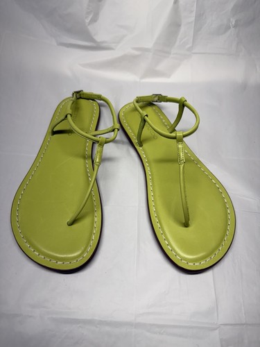 Sandalias planas Bernardo para mujer de cuero verde con tira trasera talla 7M